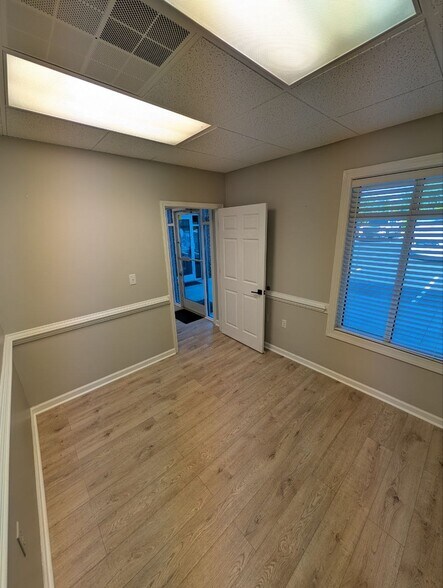 More Photos Of 10021 Park Cedar Dr, Charlotte Medical For Lease