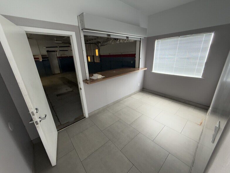 More Photos Of 885 N San Mateo Dr, San Mateo Auto Dealership For Lease