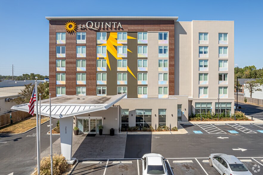 More Photos Of 3650 Airport Blvd, Mobile Hotel For Sale