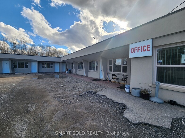 More Photos Of 20590 Highway 11, Bradford West Gwillimbury Hotel For Sale