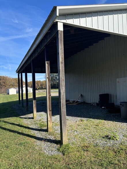 More Photos Of 2527 Main St, Hurt Flex For Sale