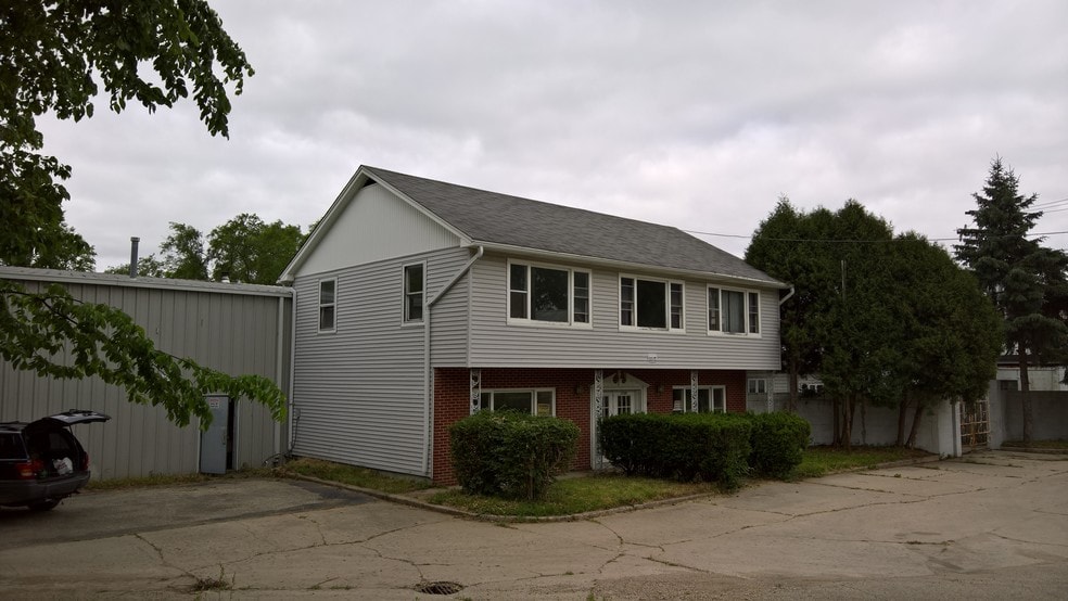 More Photos Of 5700 Walnut St, Richmond Warehouse For Lease