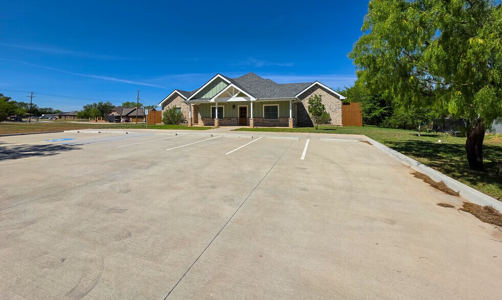 More Photos Of 2426 Lincoln Dr, Abilene Medical For Sale