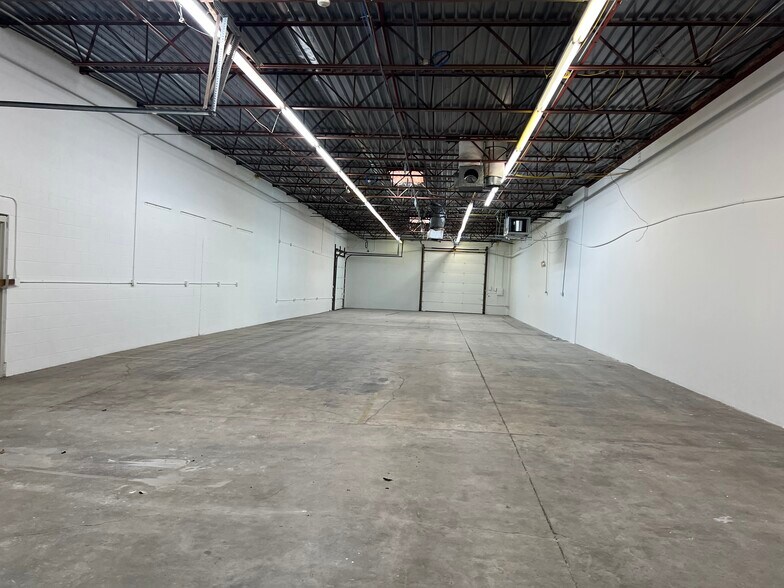 More Photos Of 11513-11515 E 58th St, Tulsa Light Distribution For Lease