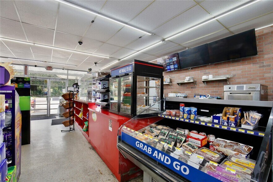 More Photos Of 2581 Sun Acres Blvd, Auburndale Convenience Store For Sale