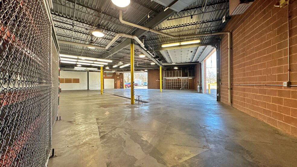 More Photos Of Pippin Rd @ Adams Rd, Cincinnati Unknown For Lease