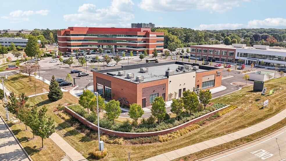 More Photos Of 850-864 N Mayfair Rd, Wauwatosa Storefront For Lease