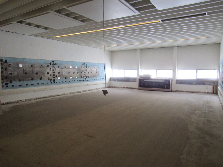 More Photos Of 201 Hoovertown Rd, Penfield Flex For Sale