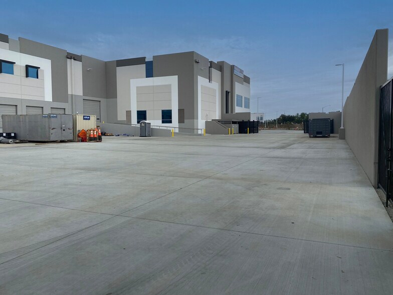 More Photos Of 2610 E Alessandro Blvd, Riverside Distribution For Lease
