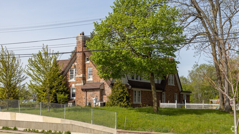 More Photos Of 2488 Golfside Dr, Ypsilanti Office Residential For Lease