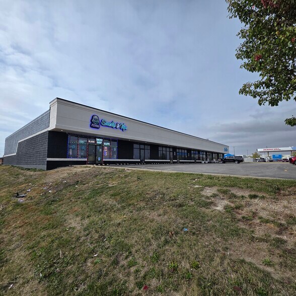 More Photos Of 1006 Jc Pky, Bloomington Unknown For Lease