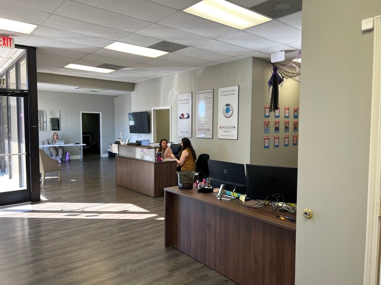 More Photos Of 2239 Whitten Rd, Memphis Light Distribution For Sale