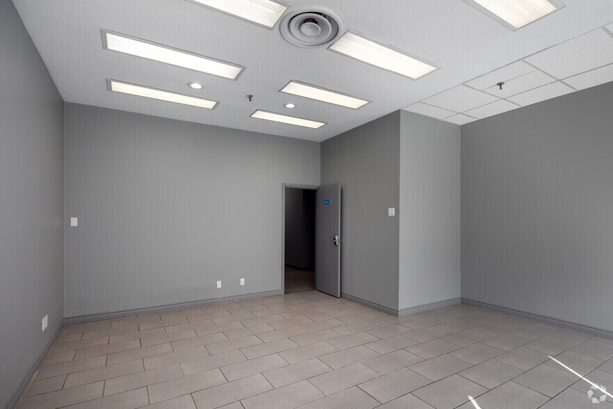 More Photos Of 724 Caledonia Rd, Toronto Warehouse For Lease