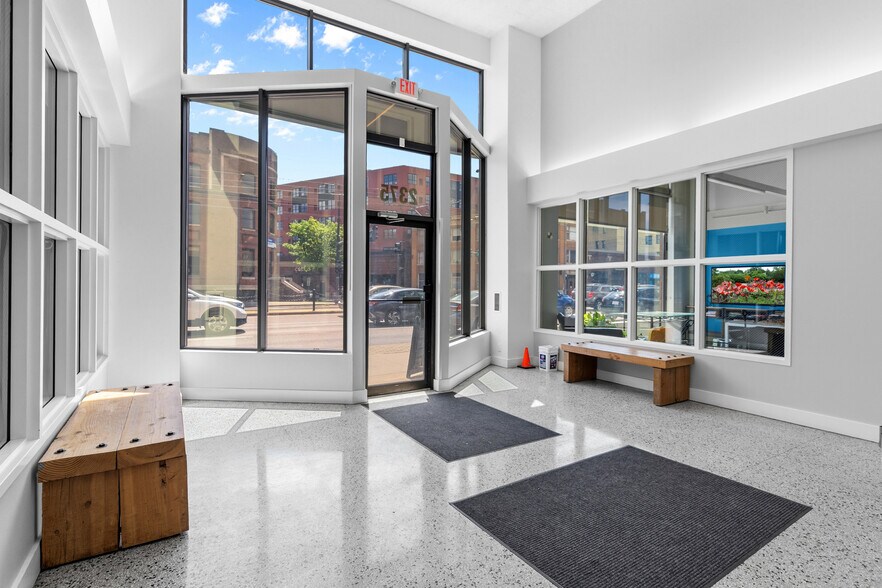 More Photos Of 2375 W University Ave, Saint Paul Office For Sale