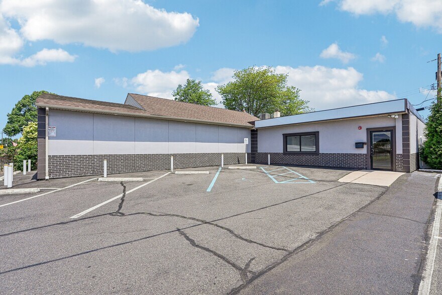 Primary Photo Of , Levittown General Retail For Sale