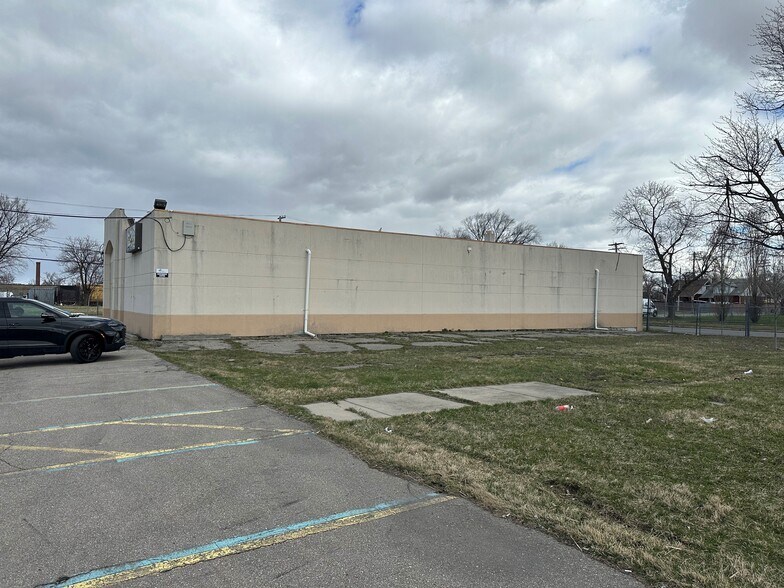 More Photos Of 13801 Schoolcraft St, Detroit Warehouse For Sale