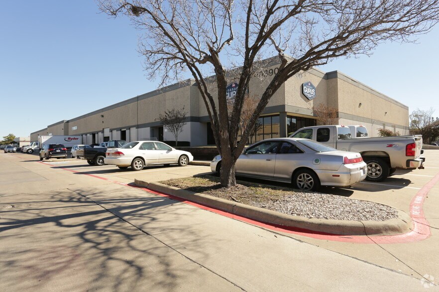 More Photos Of 10390 Shady Trl, Dallas Distribution For Lease