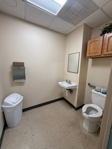 More Photos Of 105 Centennial St, La Plata Medical For Sale