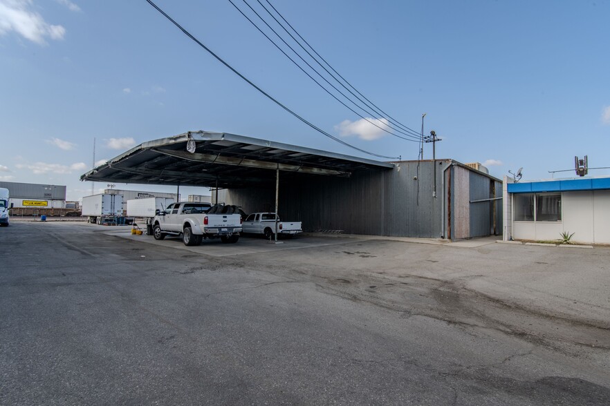 More Photos Of 3031 16th St, Bakersfield Warehouse For Lease