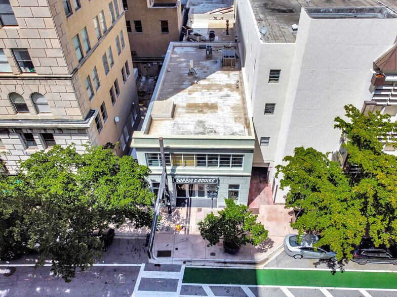 More Photos Of 223 SE 1st St, Miami Storefront Retail Office For Lease