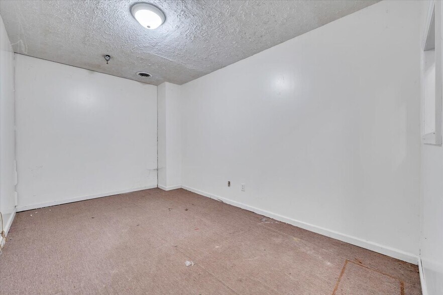 More Photos Of 81 5th Ave, Collinsville Manufacturing For Sale