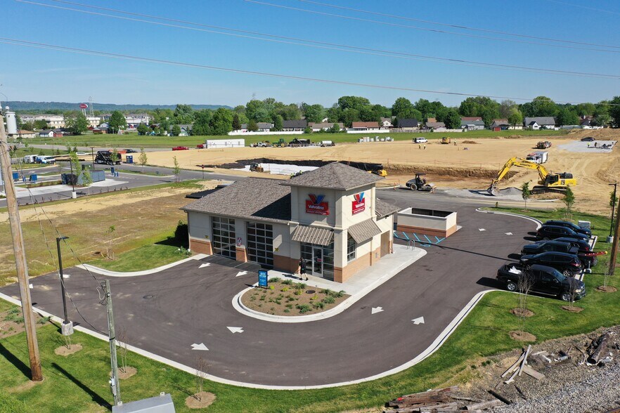 Primary Photo Of 1771 Veterans Pky, Jeffersonville General Retail For Sale