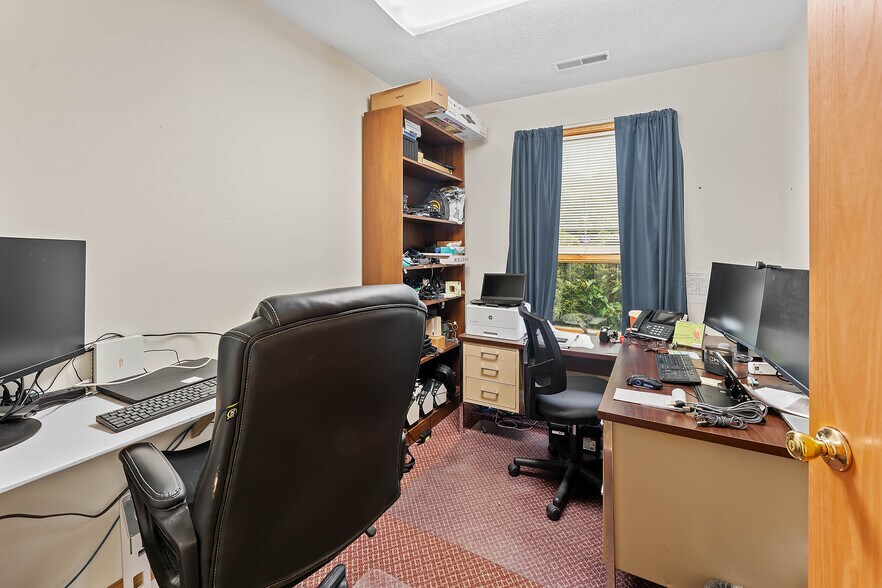 More Photos Of 725 N Pike St, Grafton Office For Sale