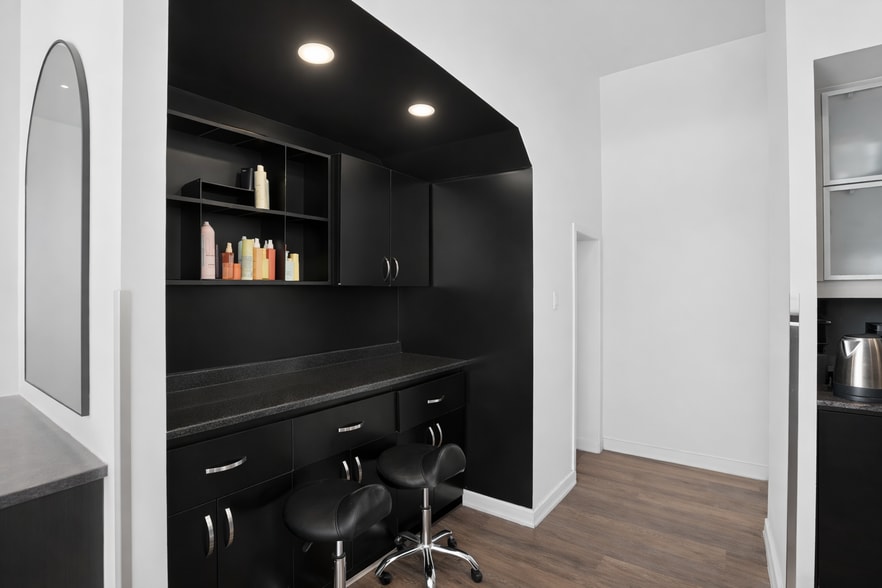 More Photos Of 8 Telegram Mews, Toronto Apartments For Sale