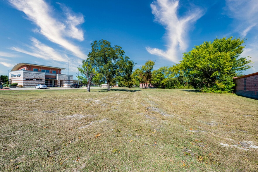 More Photos Of 2401 Arapaho Rd, Garland Land For Sale