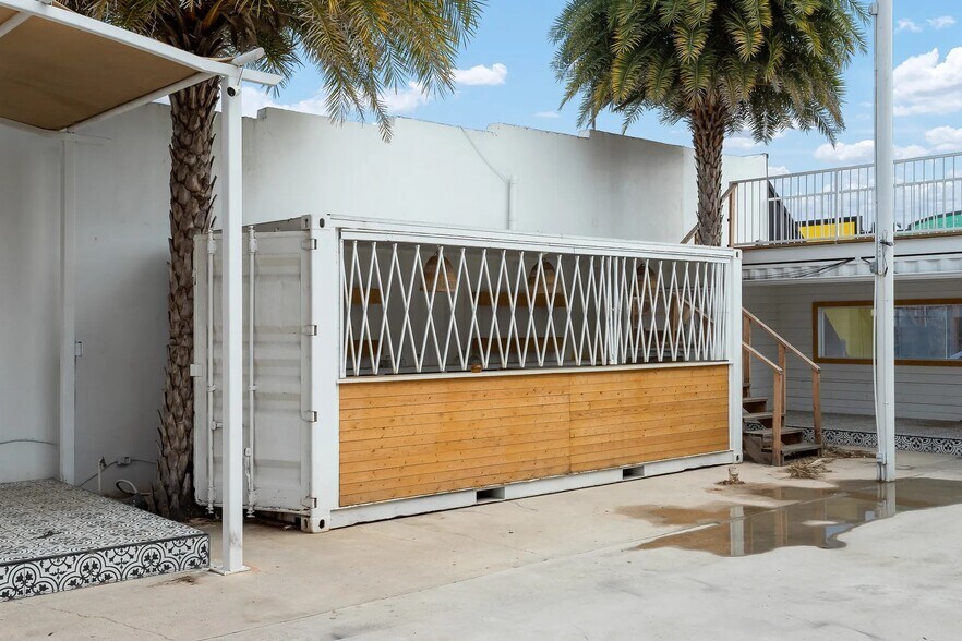 More Photos Of 312 S 17th St, McAllen Bar For Sale