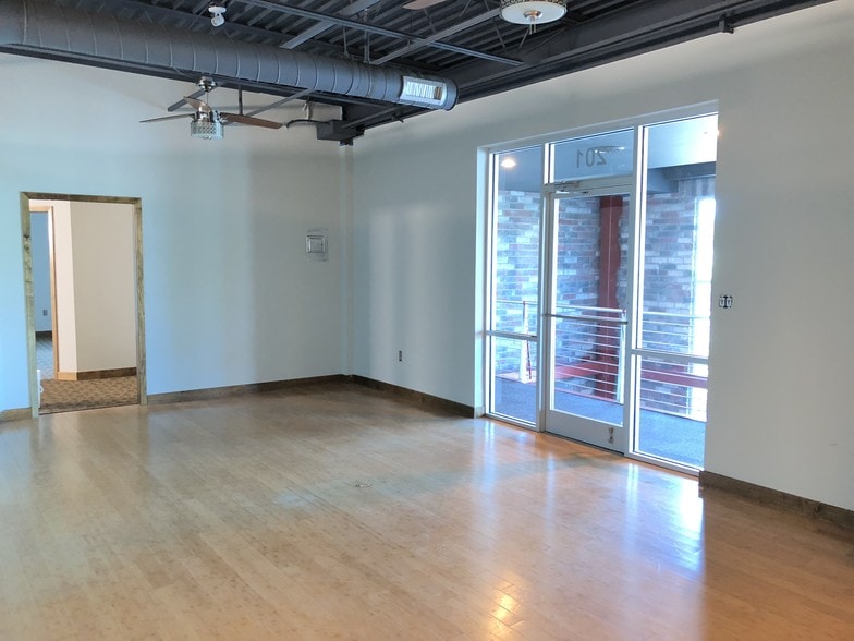 More Photos Of 3155 N College Ave, Fayetteville Storefront Retail Office For Lease
