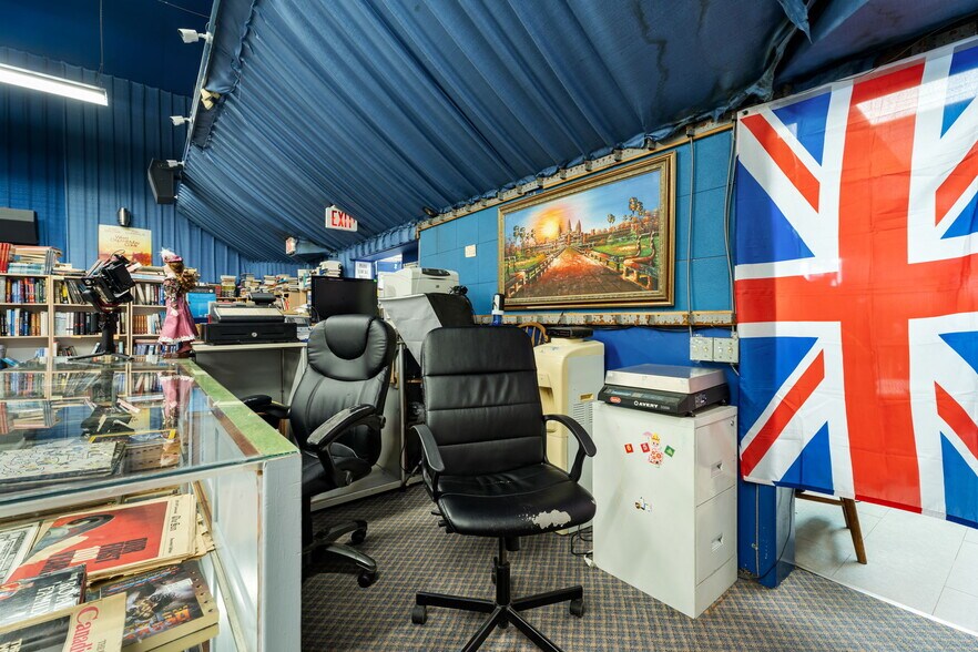 More Photos Of 33017 1st Av, Mission Flex For Lease