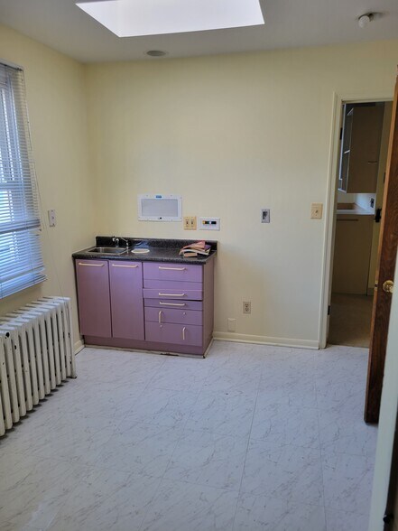 More Photos Of 201 Brookes Ave, Gaithersburg Office For Lease
