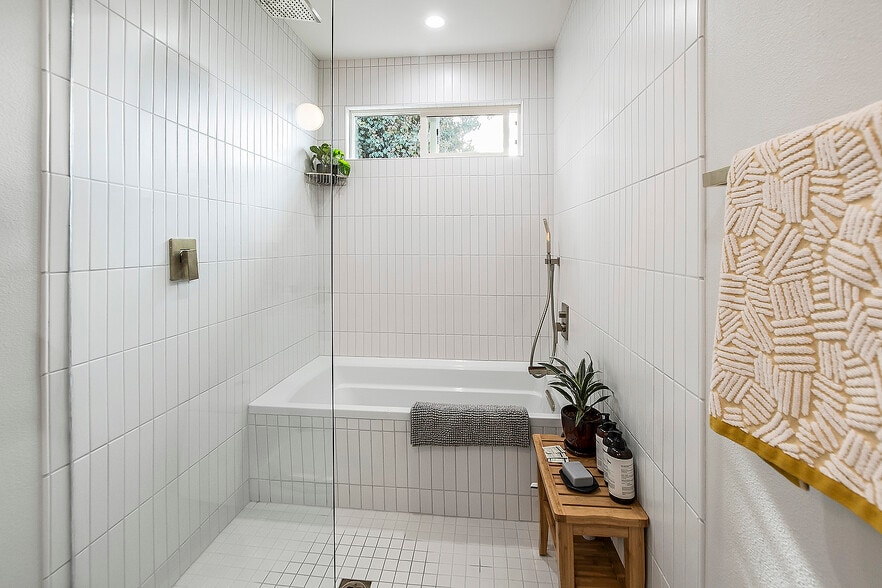 More Photos Of 1015 N Vista St, West Hollywood Apartments For Sale
