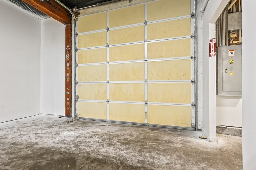 More Photos Of 5816 SE Foster Rd, Portland Flex For Lease