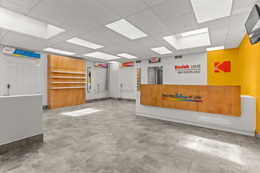 More Photos Of 18120 Mack Ave, Grosse Pointe Storefront Retail Office For Sale