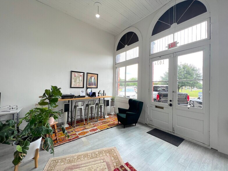 More Photos Of 107 East St, Hutto Storefront Retail Office For Sale