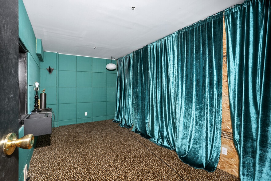 More Photos Of 6 Saint Marks Pl, New York Storefront For Sale