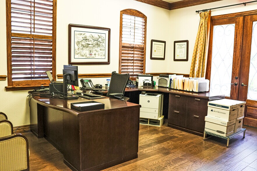 More Photos Of 1312 Glade Rd, Colleyville Loft Creative Space For Sale