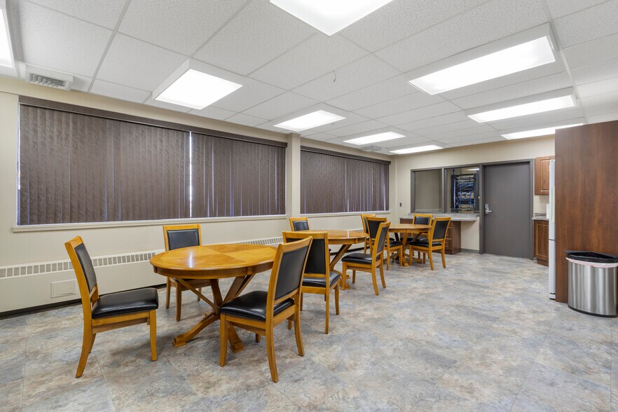 More Photos Of 5516 Industrial Rd, Rocky Rapids Office For Lease