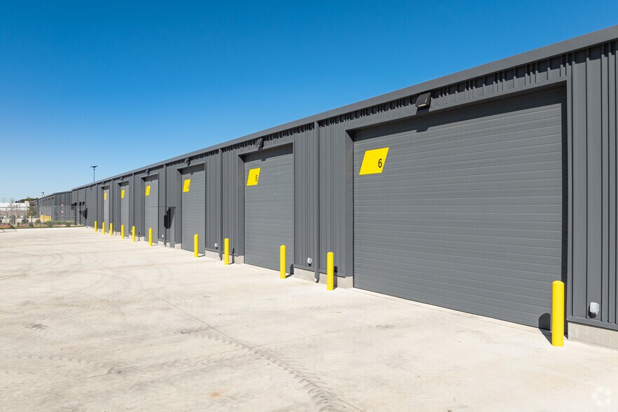 More Photos Of 2200-2300 SE Loop 820 Hwy, Fort Worth Unknown For Lease