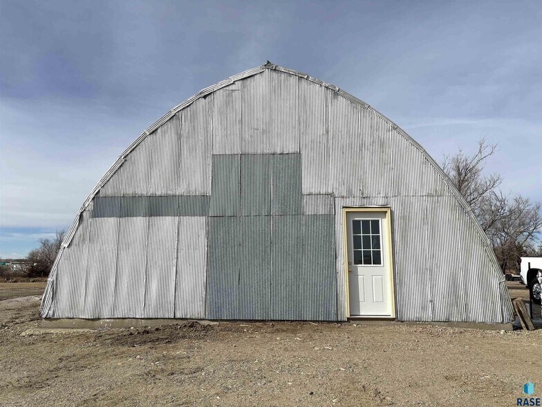 More Photos Of 1603 N Broadway Ave, Miller Industrial For Sale