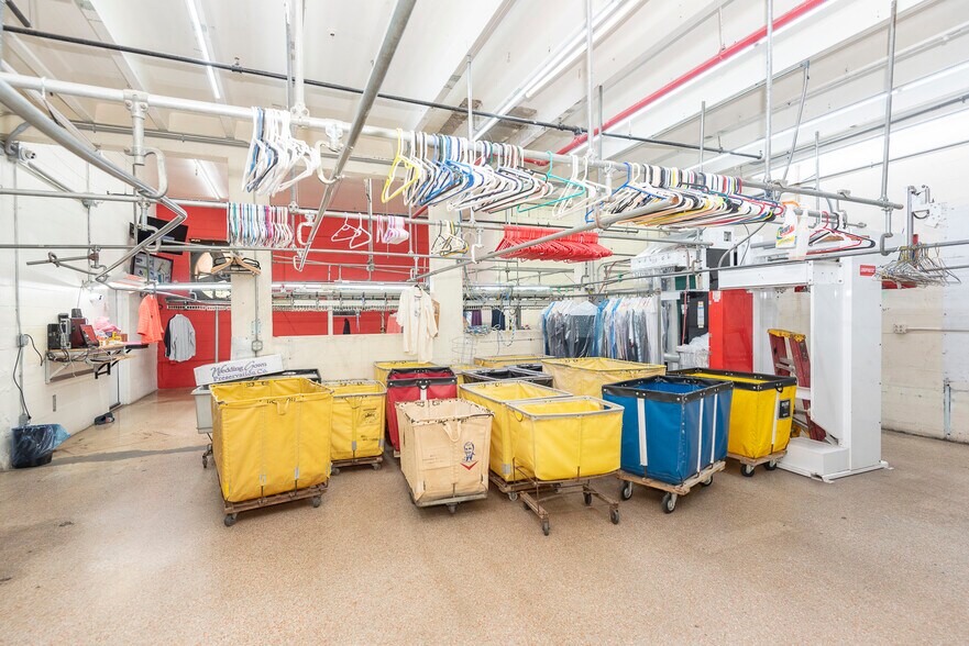 More Photos Of 133 Main St, Daytona Beach Freestanding For Sale