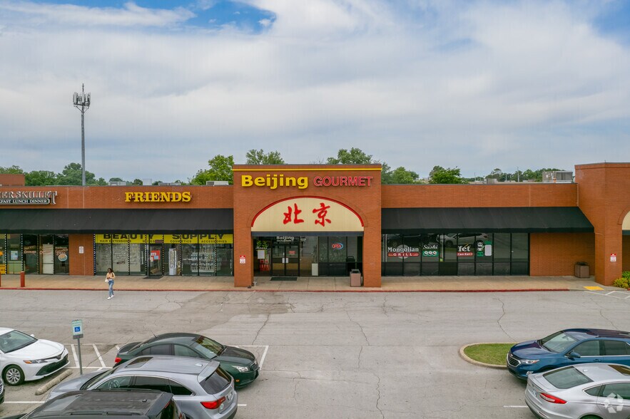 More Photos Of 8226-8316 E 61st St, Tulsa Unknown For Lease