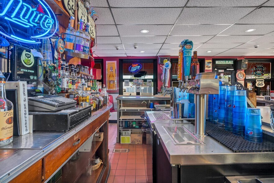 More Photos Of 108 S Old US Route 66, Hamel Restaurant For Sale