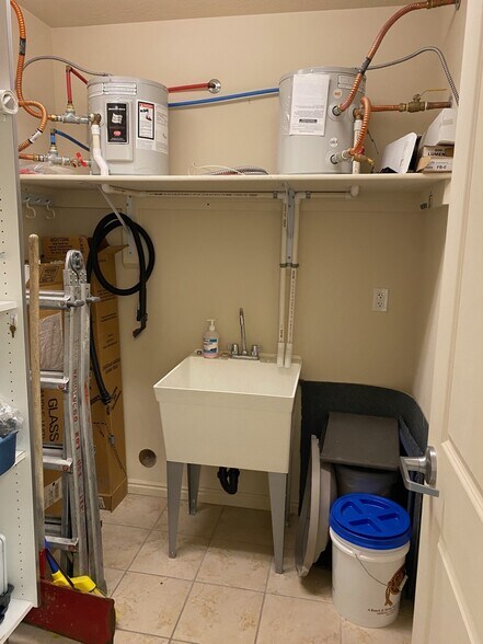 More Photos Of 1200 Avenue E, Ely Office For Sale