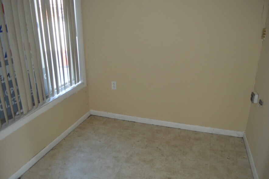 More Photos Of 5 Maple Ave, Oakland Warehouse For Lease