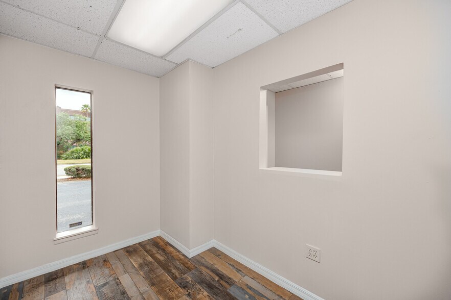 More Photos Of 6449 38th Ave, Saint Petersburg Medical For Lease