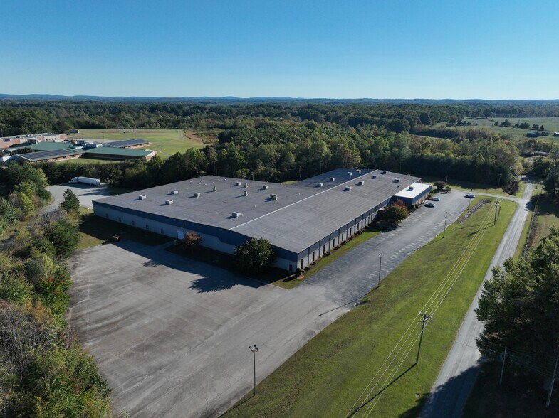 More Photos Of 281 Industrial Dr, Gretna Manufacturing For Lease