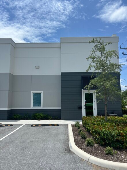 More Photos Of 12871 Suzanne, Hobe Sound Light Manufacturing For Lease